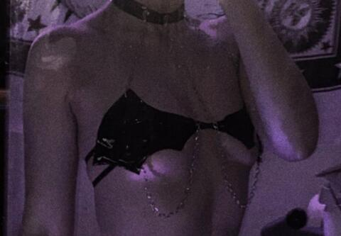Header of aliciaskinkyaf