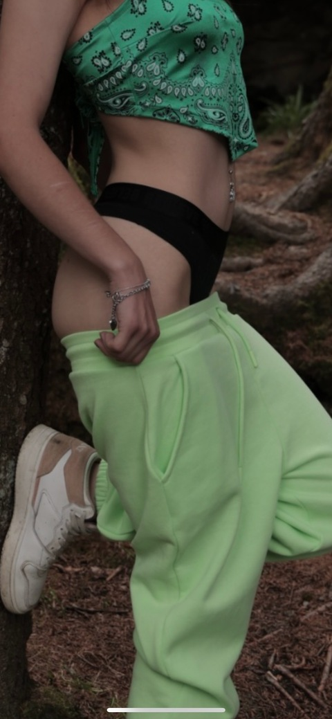 Header of celineprivatee