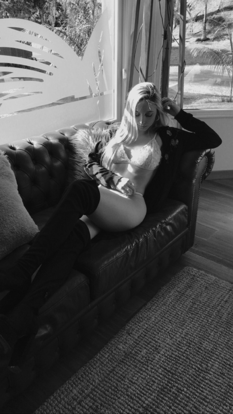 Header of honeygirlu