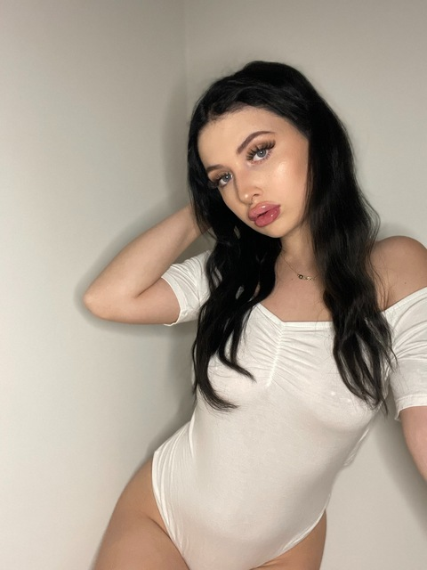 Header of izzydavila