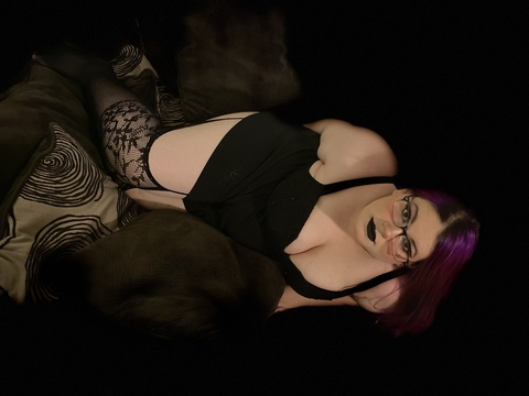 Header of lunablack16