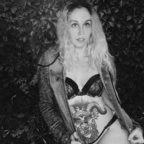 Miranda (@rosegoldholed) Leaks OnlyFans 

 profile picture