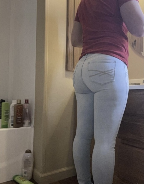 Header of thickwhitegirl95