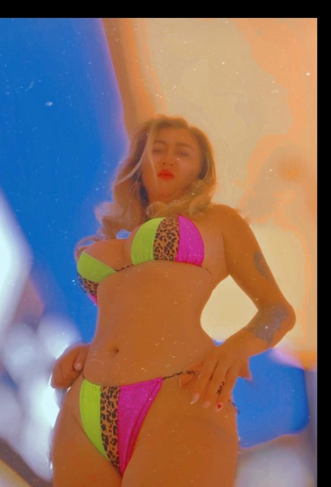 Header of wetqueennn